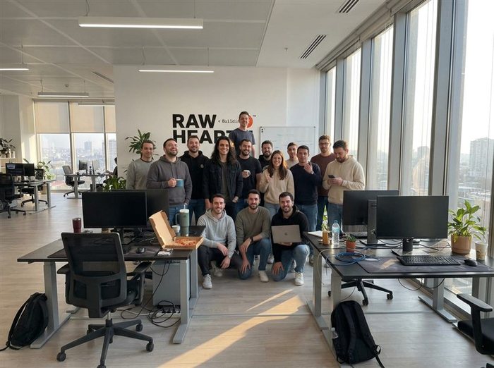 El equipo de RawHearth en su oficina